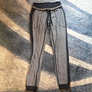 Lululemon striped joggers in black:grey